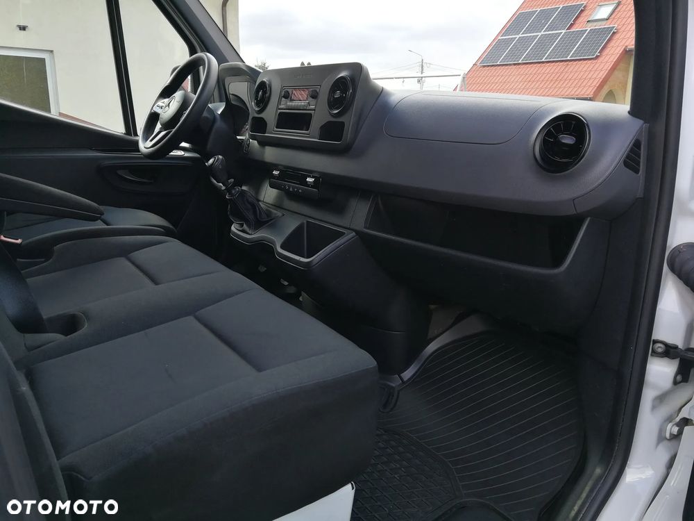 Mercedes-Benz Sprinter - 15