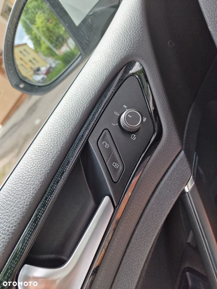 Volkswagen Golf 2.0 TDI Sound - 10