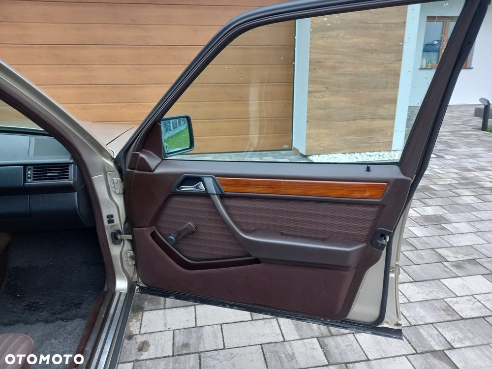 Mercedes-Benz W124 (1984-1993) - 11