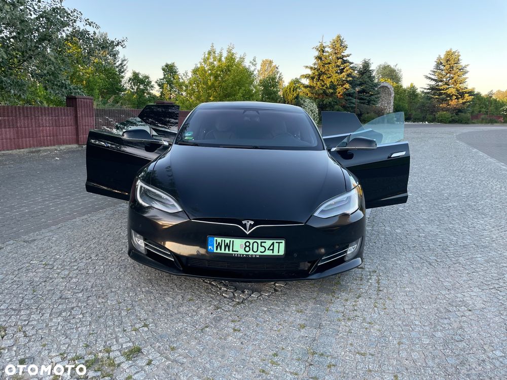 Tesla Model S - 12