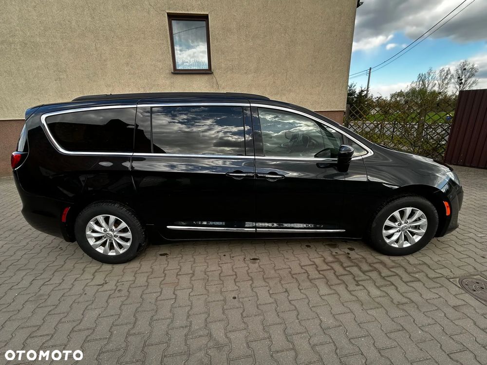 Chrysler Pacifica - 8