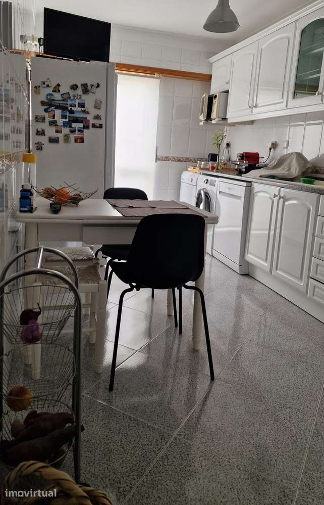 Apartamento T2 com box, cozinha totalmente equipada, 3 varandas - Grande imagem: 5/19