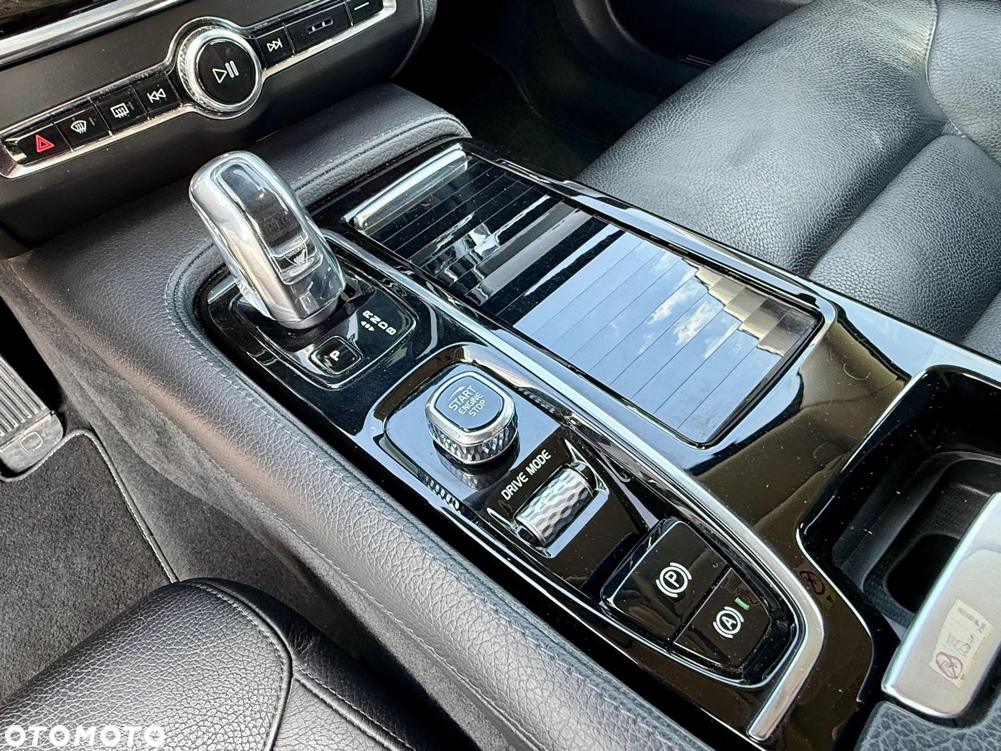 Volvo V90 T8 AWD Plug-In Hybrid Momentum Pro - 26