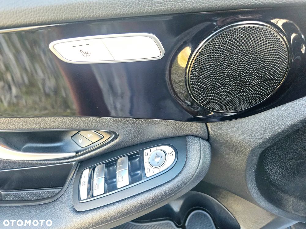 Mercedes-Benz Klasa C 220 d 4Matic T 9G-TRONIC - 26