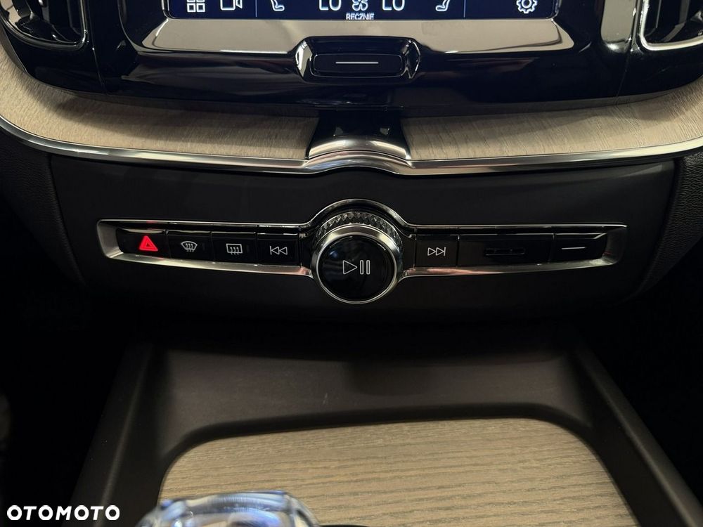 Volvo XC 60 - 30