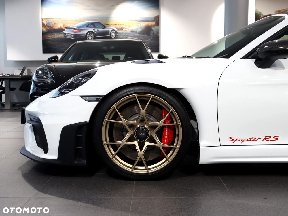 Porsche 718 Spyder - 11