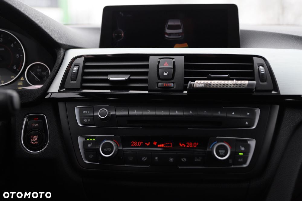 BMW Seria 3 320d Efficient Dynamics Sport Line - 13