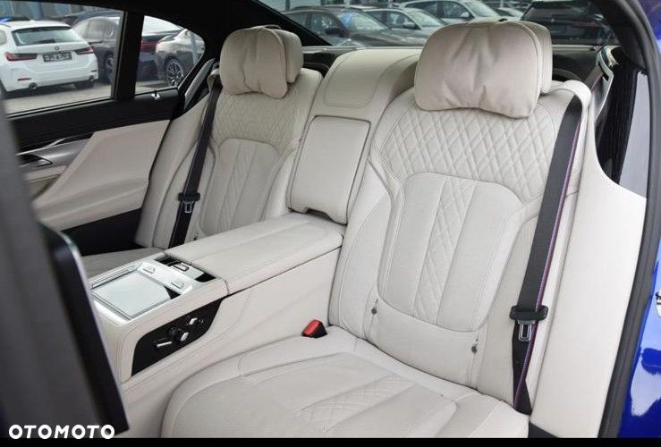 BMW Seria 7 M760Li xDrive - 13