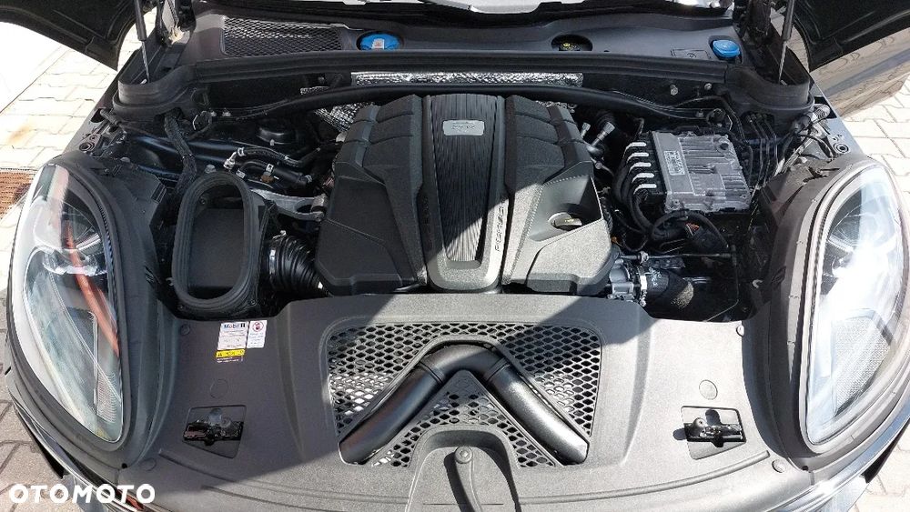 Porsche Macan - 24