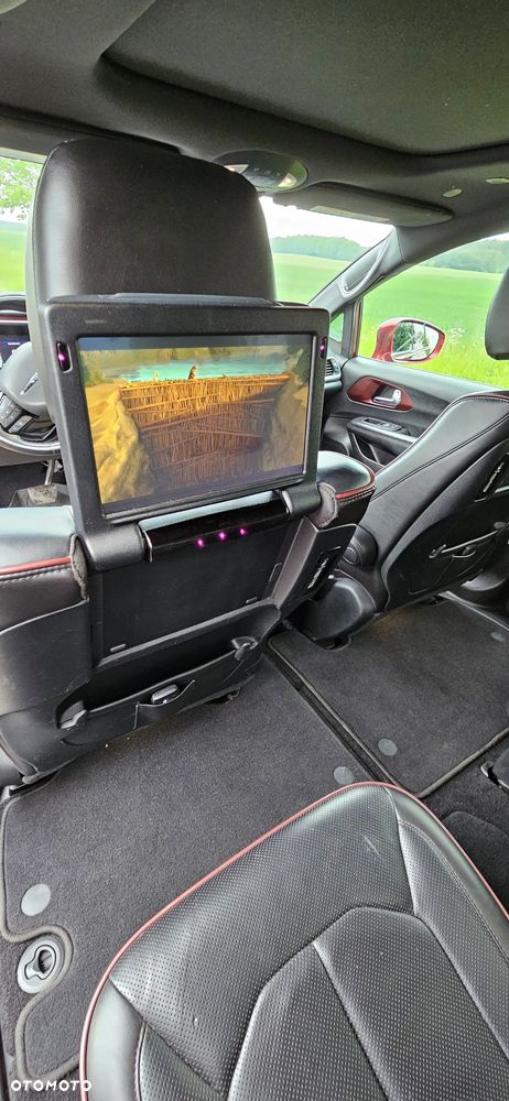 Chrysler Pacifica - 30