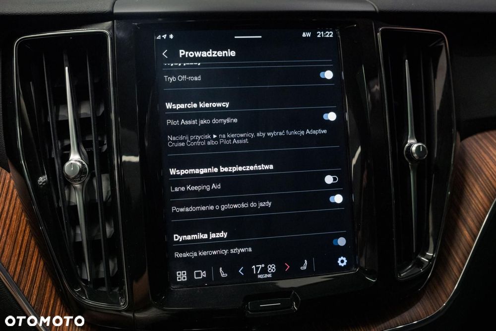 Volvo XC 60 B5 B AWD Plus Dark - 20