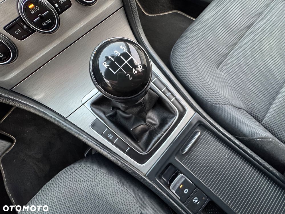 Volkswagen Golf - 17