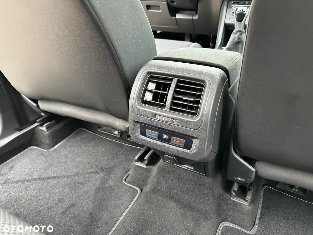 Volkswagen Touran - 24