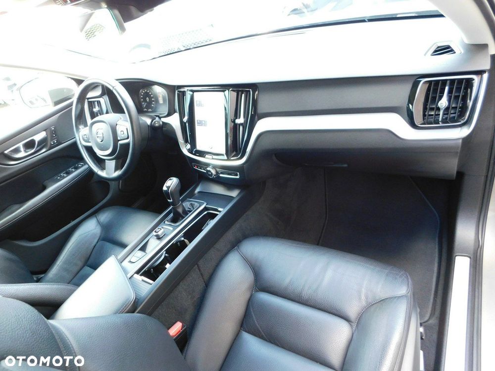 Volvo V60 D3 Momentum Pro - 16