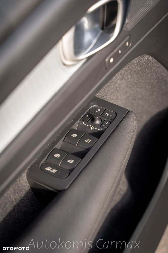 Volvo XC 40 T4 Momentum - 25