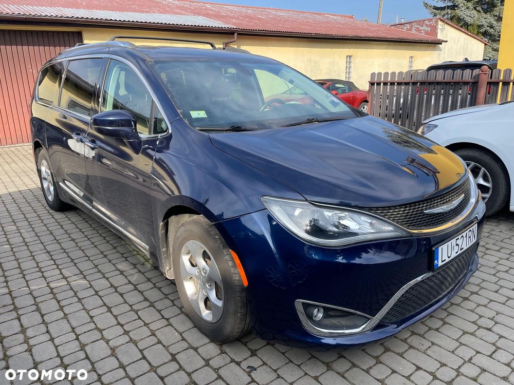 Chrysler Pacifica - 1