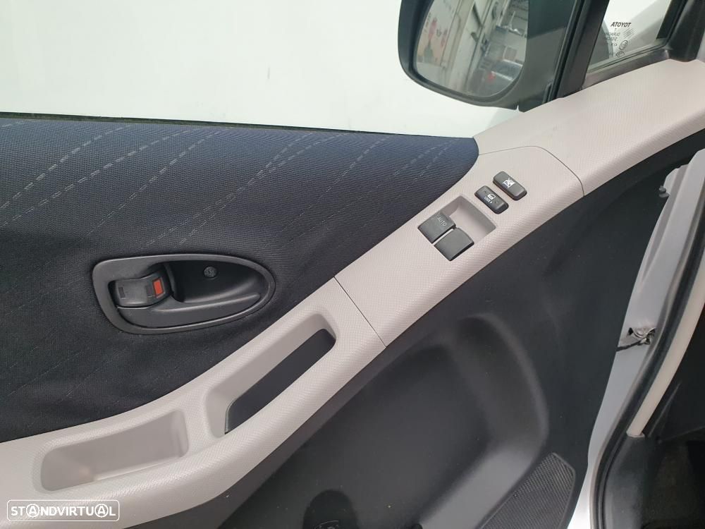 Toyota Yaris 1.4 D-4D Comfort - 14