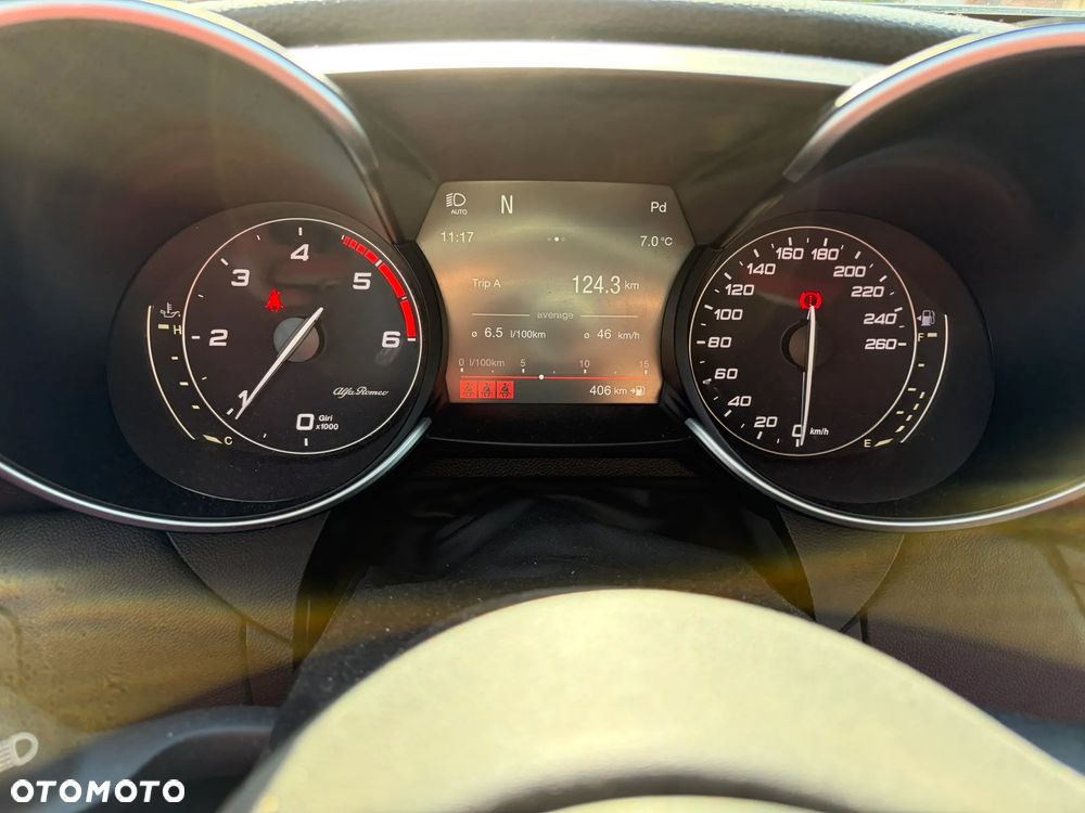 Alfa Romeo Giulia - 16