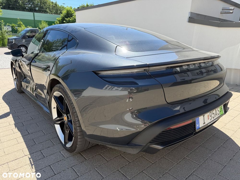 Porsche Taycan - 4