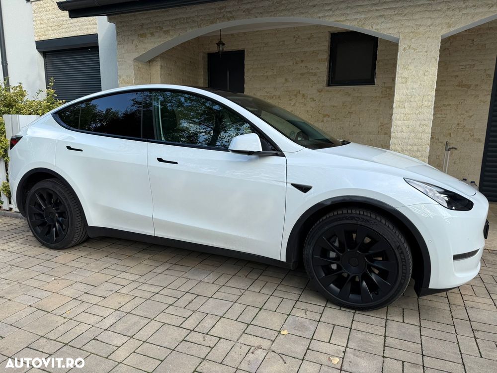 Tesla Model Y Long Range Dual Motor AWD - 2