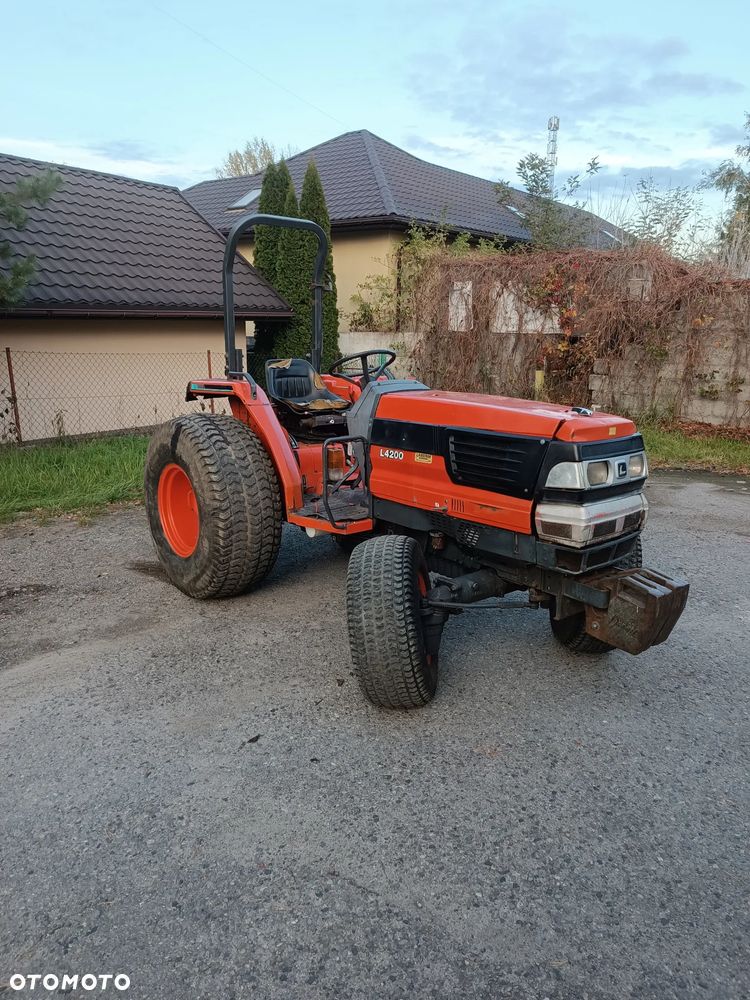 Kubota L4200 CIĄGNIK SADOWNICZY OGRODNICZY ISEKI SHIBAURA 4X4 SUPER STAN ZAREJESTROWANY CASE 4 CYLINDRY KUBOTA YANMAR KOMUNALNY - 1