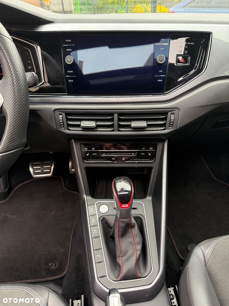 Volkswagen Polo 2.0 TSI DSG GTI - 24