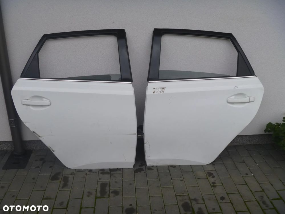 TOYOTA AURIS II KOMBI LIFT 2015 LEWA LAMPA LED W KLAPĘ ŁADNA ORYGINAŁ - 11