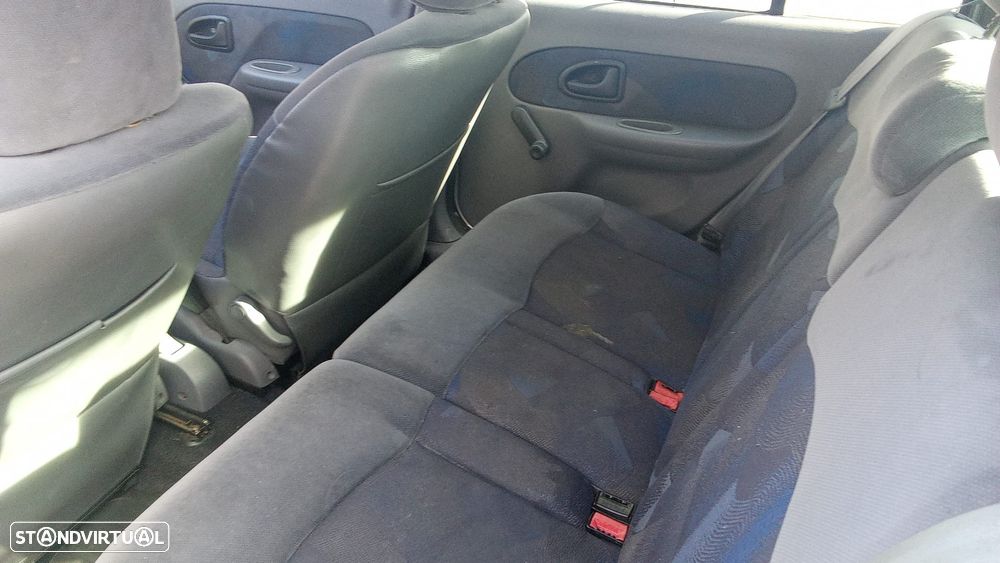 Renault Clio 1.2 Authentique - 8