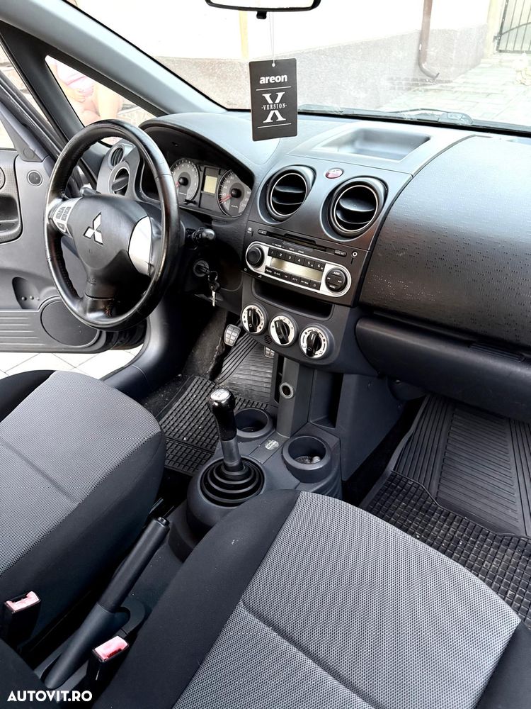 Mitsubishi Colt - 8