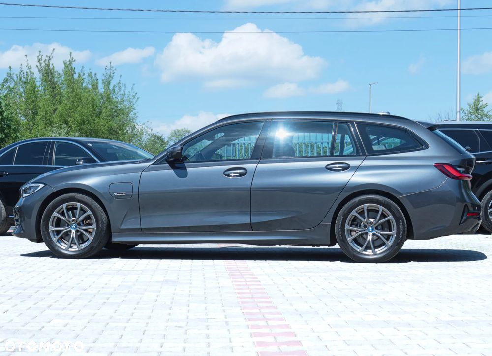 BMW Seria 3 330e Sport Line - 38