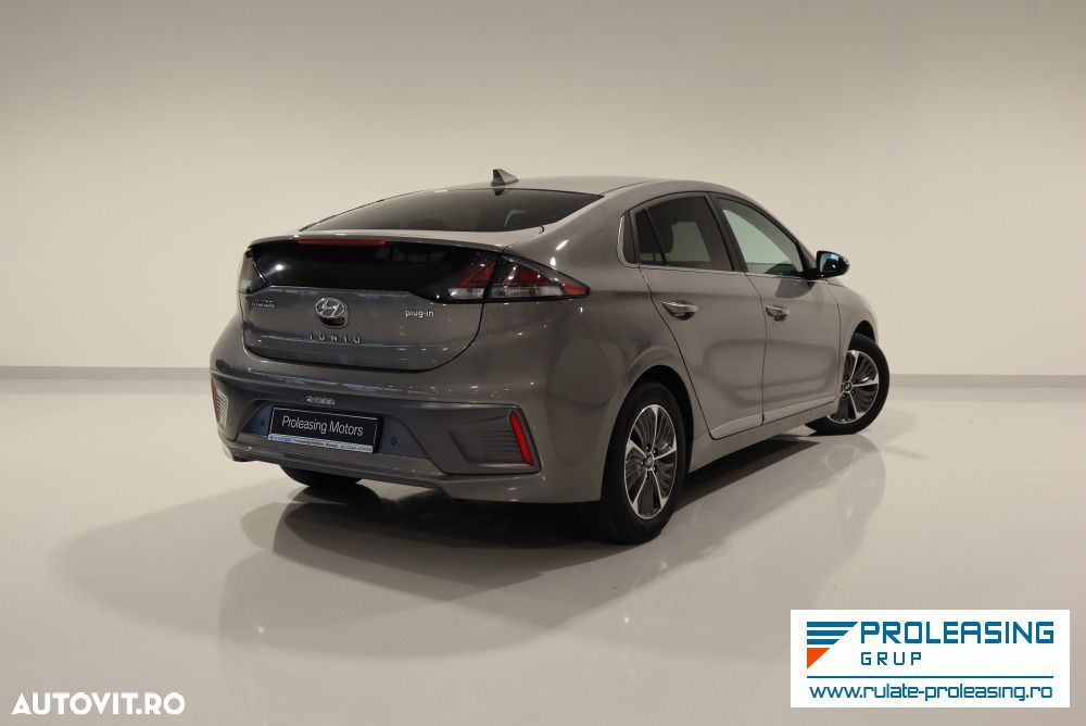 Hyundai IONIQ - 3