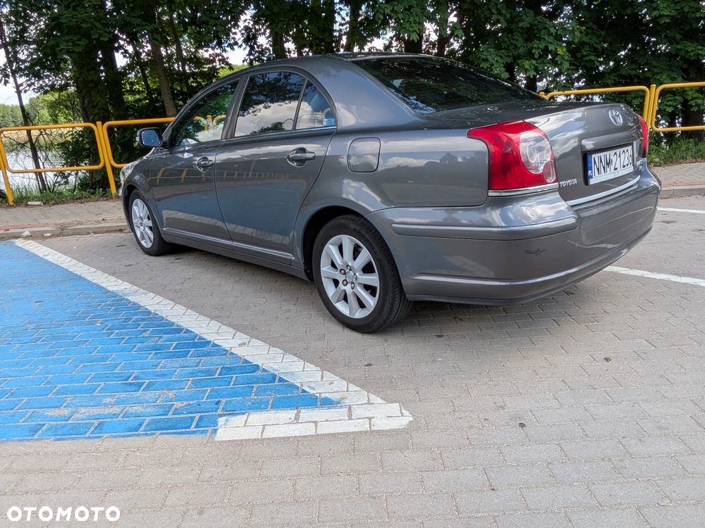 Toyota Avensis 2.0 D-4D Sol - 2
