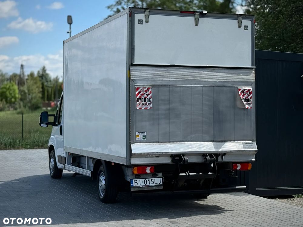 Fiat Ducato 2.3 131KM / Kontener 4,2m 8EP + Winda Palfinger 750kg / 250.476KM PRZEBIEG / 2019 ROK PRODUKCJI / ZAREJESTROWANY W PL / PO PRZEGLĄDZIE UDT / GOTOWY DO PRACY ! - 16