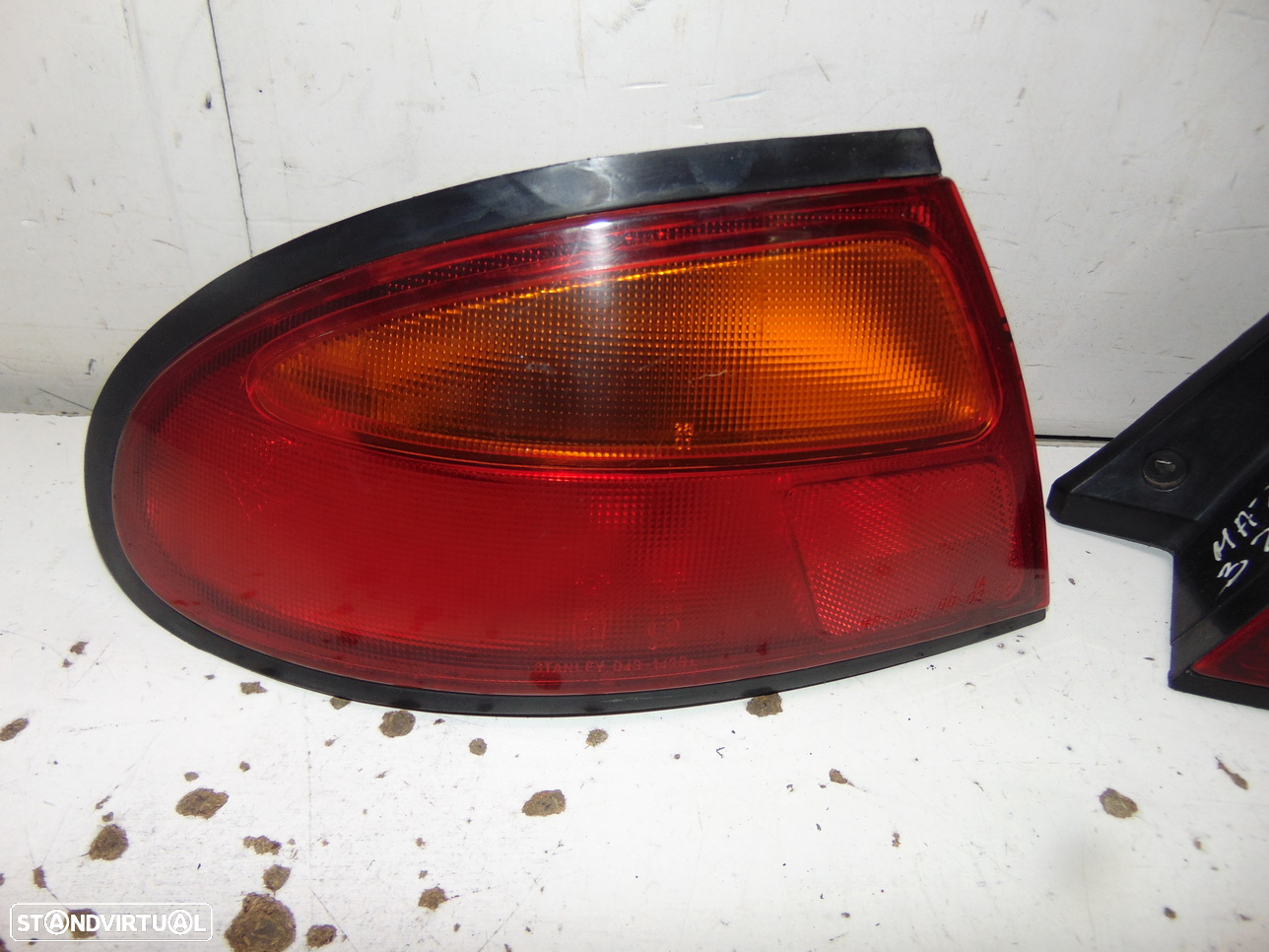 Mazda 323 F farolins - 3
