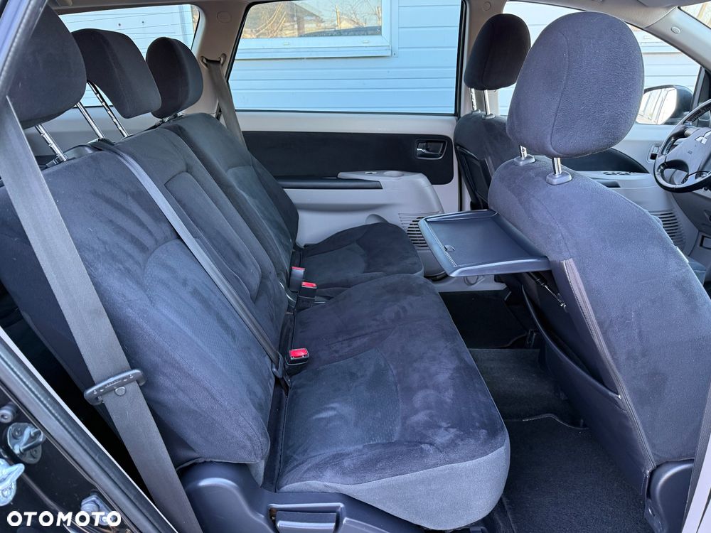 Mitsubishi Grandis - 28