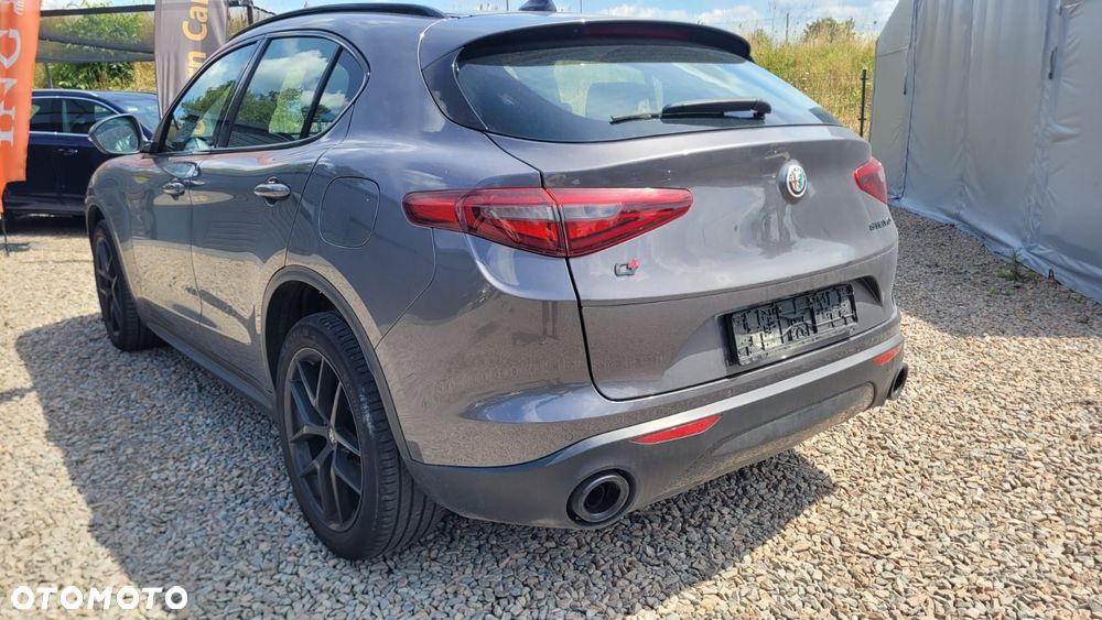 Alfa Romeo Stelvio 2.0 Turbo 16V AT8-Q4 B-Tech - 3