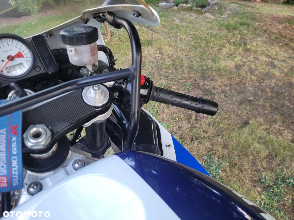 Suzuki GSX-R - 25
