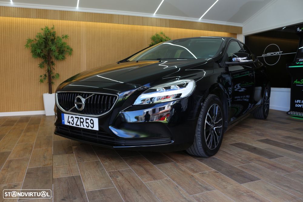 Volvo V40 2.0 D3 Momentum - 1