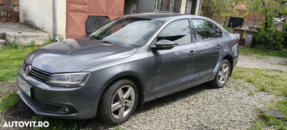 Volkswagen Jetta - 1