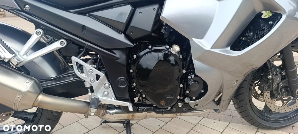 Suzuki GSX - 26