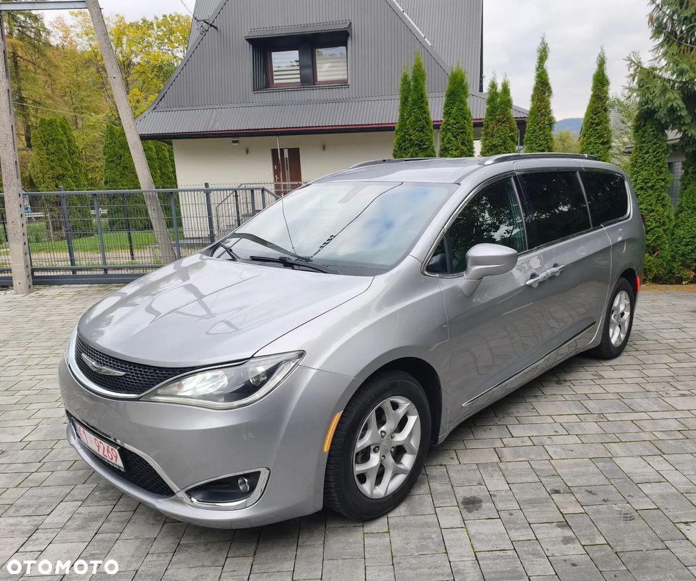 Chrysler Pacifica - 3