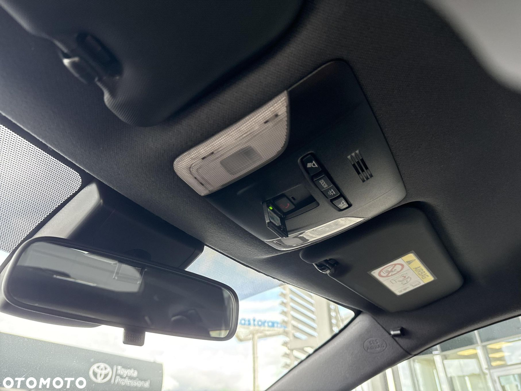 Toyota Corolla 1.8 Hybrid Comfort - 24