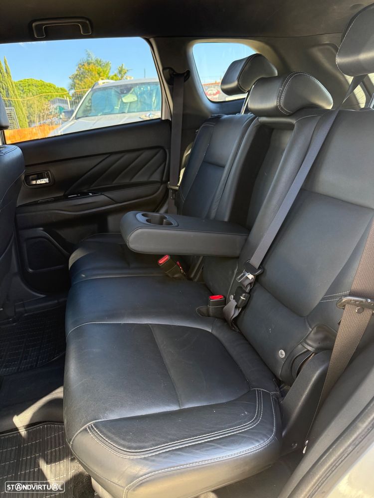Mitsubishi Outlander 2.4 Instyle - 22