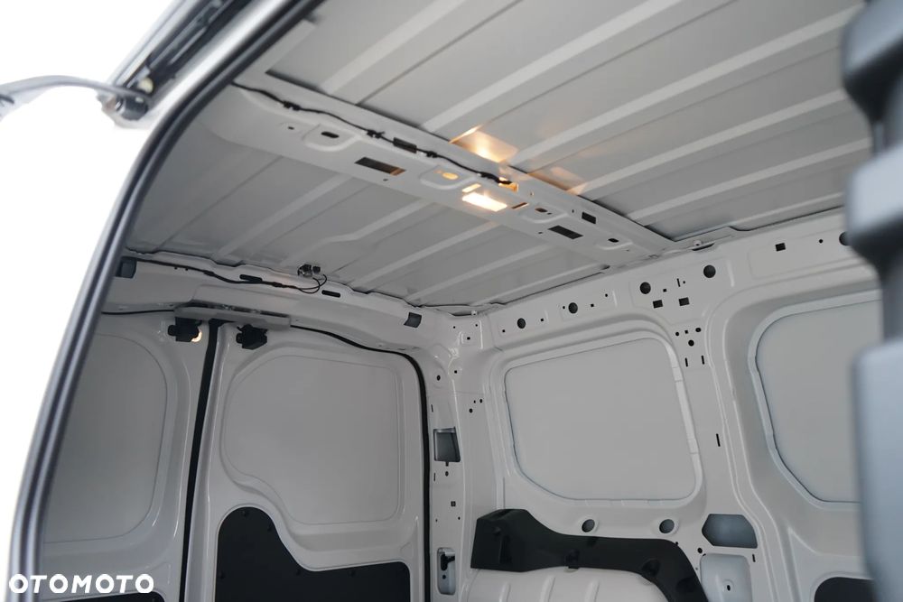 Volkswagen Caddy Cargo - 12