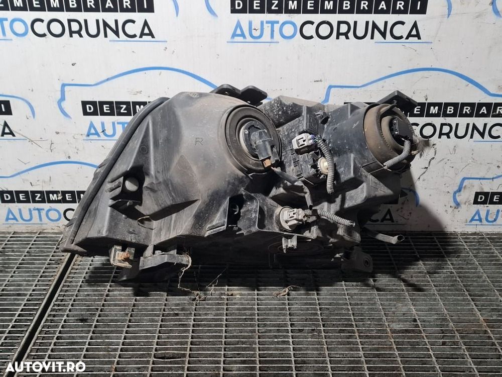 Far Dreapta Suzuki Grand Vitara 2006 - 2012 SUV 4 Usi (1307) Cu lupă - 2