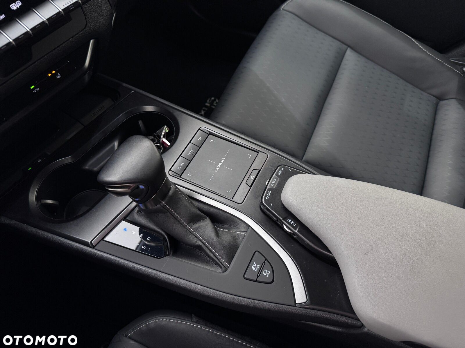 Lexus UX - 31