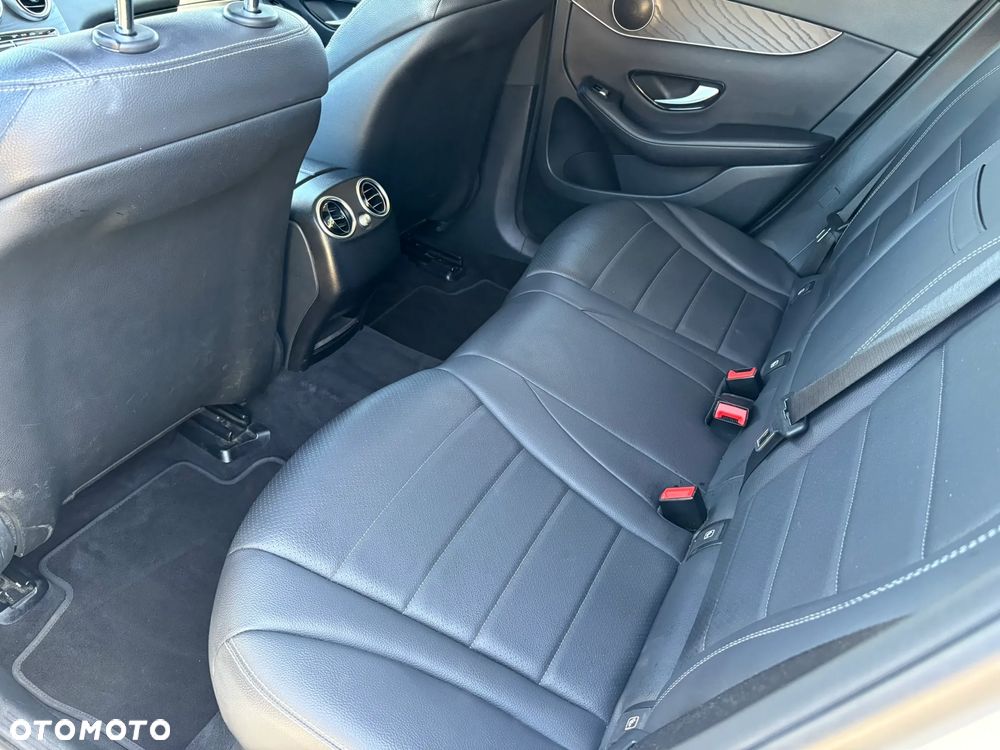 Mercedes-Benz GLC 220 d 4Matic 9G-TRONIC - 23