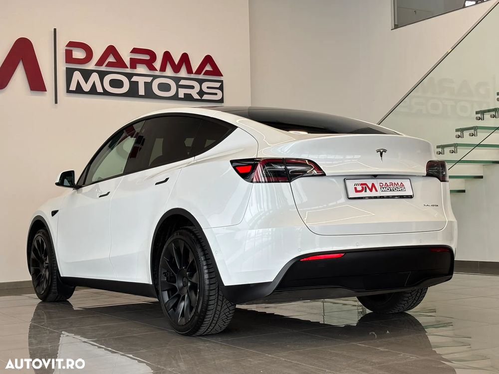 Tesla Model Y - 6