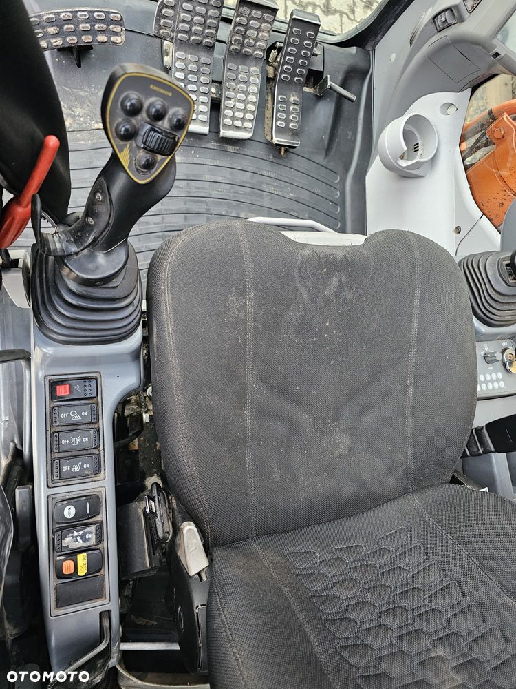 Hitachi ZX300LC-6 - 8