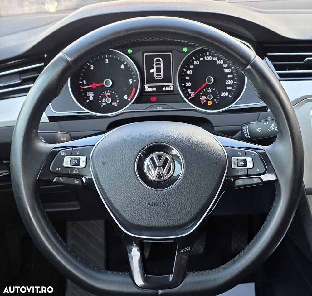 Volkswagen Passat - 12